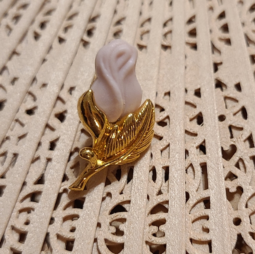 Single Avon Earring